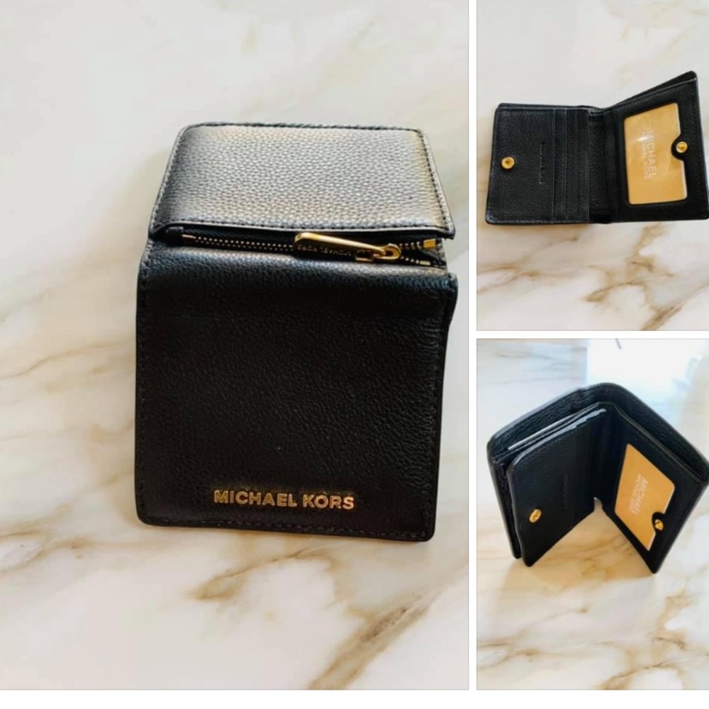 Michael Kors back leather flip wallet